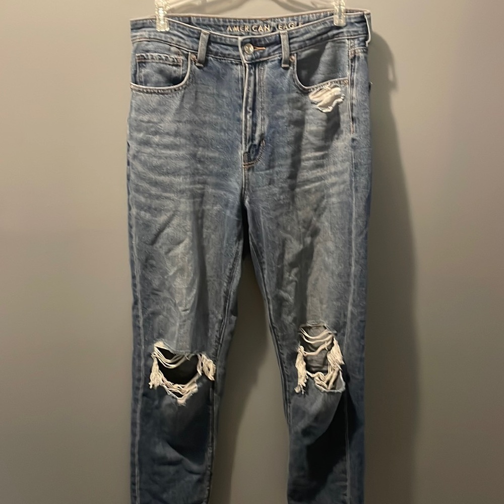 American eagle size 6 jeans with rips